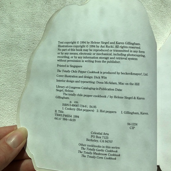 2 cookbooks - Totally Garlic Cookbook & Totally Chile Pepper Cookbook 5” x 5-6” - Picture 7 of 16